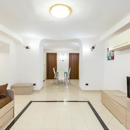 Ferienwohnung Qs1 - Indipendent Flat In Center Neapel Exterior foto
