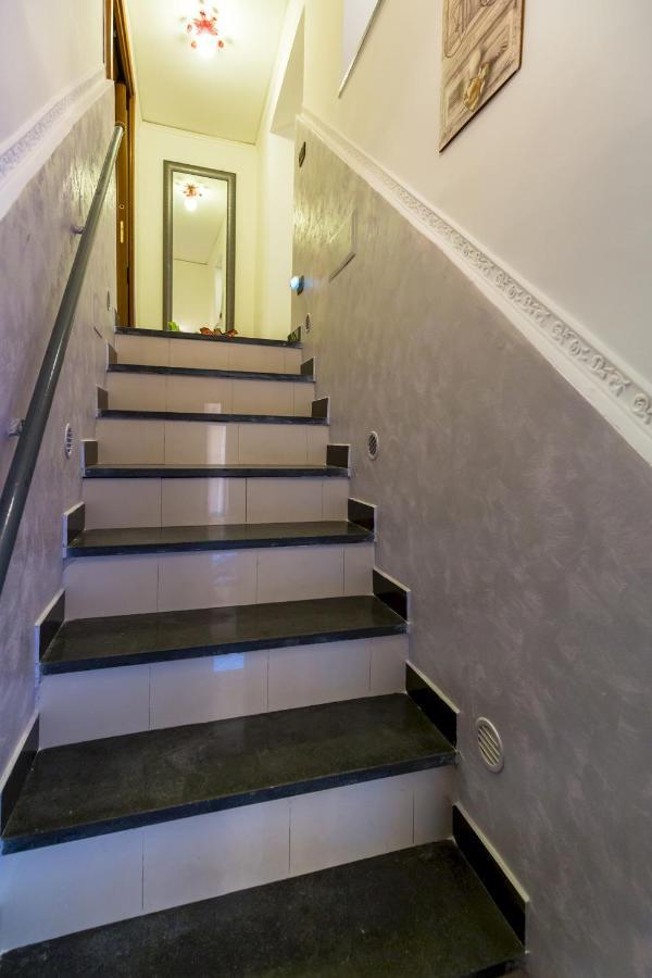 Ferienwohnung Qs1 - Indipendent Flat In Center Neapel Exterior foto